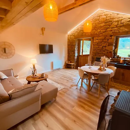 Petite Maison De Campagne Avec Vue Sur La Vallee Guern Exterior photo